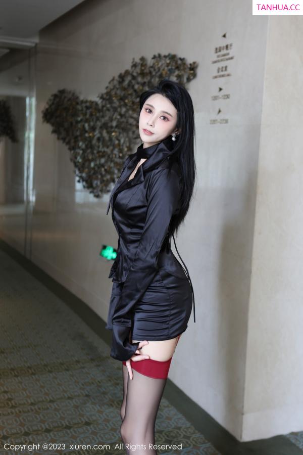   [XiuRen]高清写真图 2023.11.08 No.7630 草莓mm 黑丝美腿第4张图片